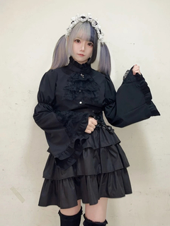 ジャボ付き姫袖ブラウス