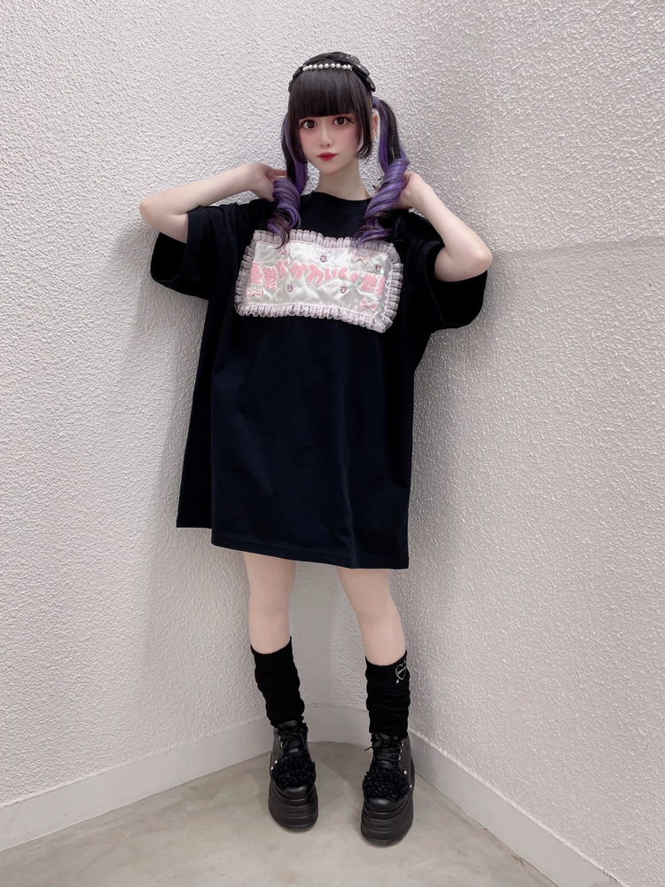 憂鬱なかわいい世界Tシャツ - Jamie エーエヌケー(ジェイミーエー