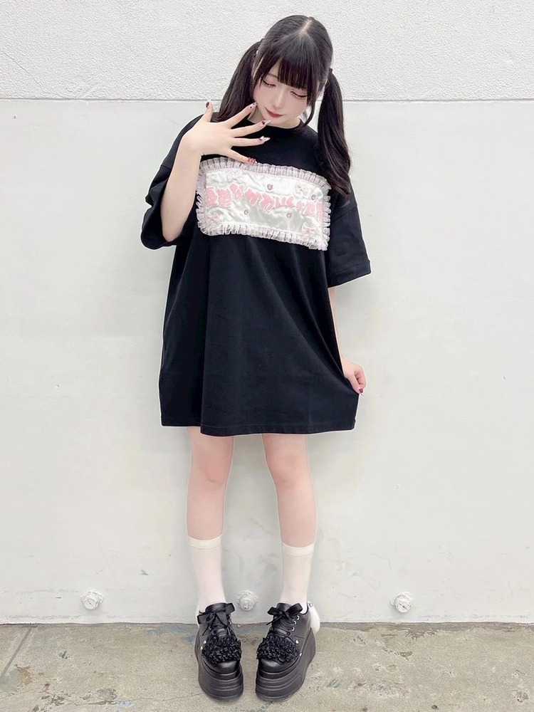 憂鬱なかわいい世界Tシャツ - Jamie エーエヌケー(ジェイミーエー