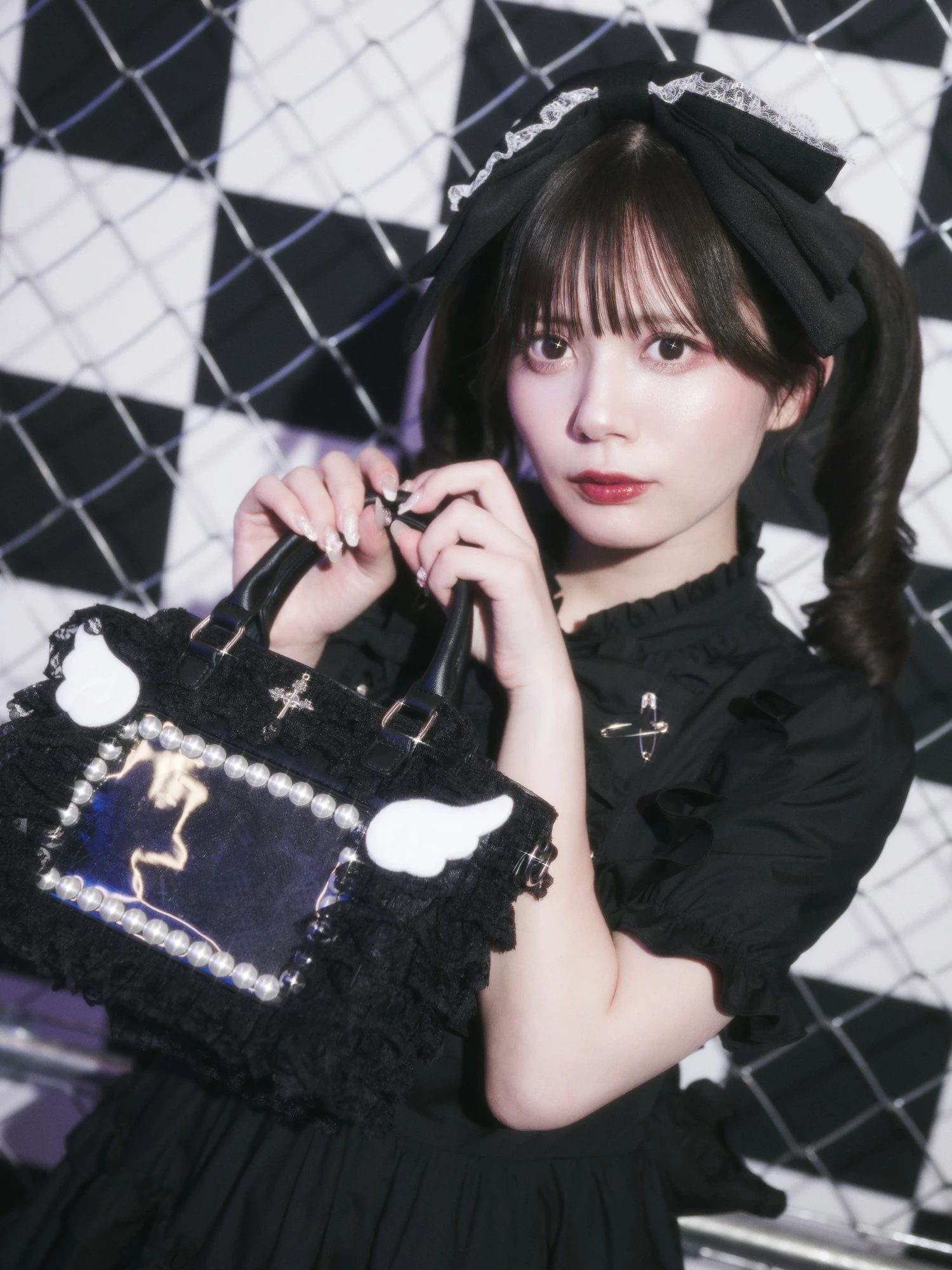 【早い者勝ち】 aimeine バックデザインカップ付きキャミ オフ ブラック 01_001.jpg